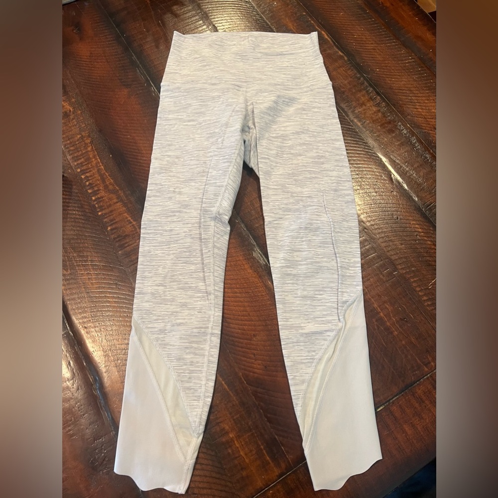 *SOLD* Lululemon White/Light Grey Cropped Leggings Size 4